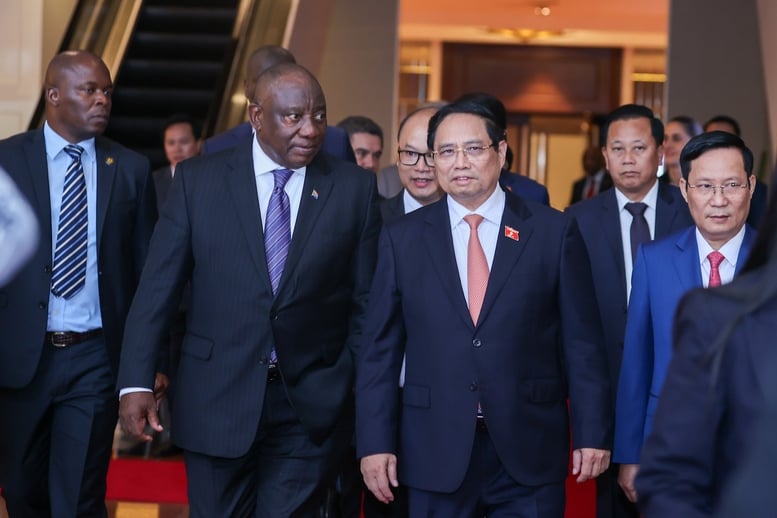Premiärminister Pham Minh Chinh och Sydafrikas president uppmanar företag i de två länderna att främja sammankoppling och investeringar - Foto 1. Thủ tướng Phạm Minh Chính và Tổng thống Nam Phi kêu gọi doanh nghiệp 2 nước đẩy mạnh kết nối, đầu tư- Ảnh 1.
