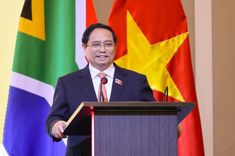 Premiärminister Pham Minh Chinh och Sydafrikas president uppmanar företag i de två länderna att främja sammankoppling och investeringar - Foto 2. Thủ tướng Phạm Minh Chính và Tổng thống Nam Phi kêu gọi doanh nghiệp 2 nước đẩy mạnh kết nối, đầu tư- Ảnh 2.