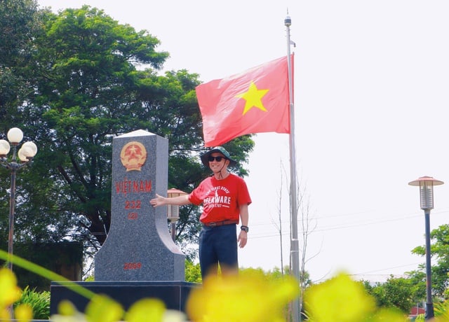 Tour du lịch vùng biên khơi dậy niềm tự hào dân tộc cho du khách. ẢNH: NVCC
