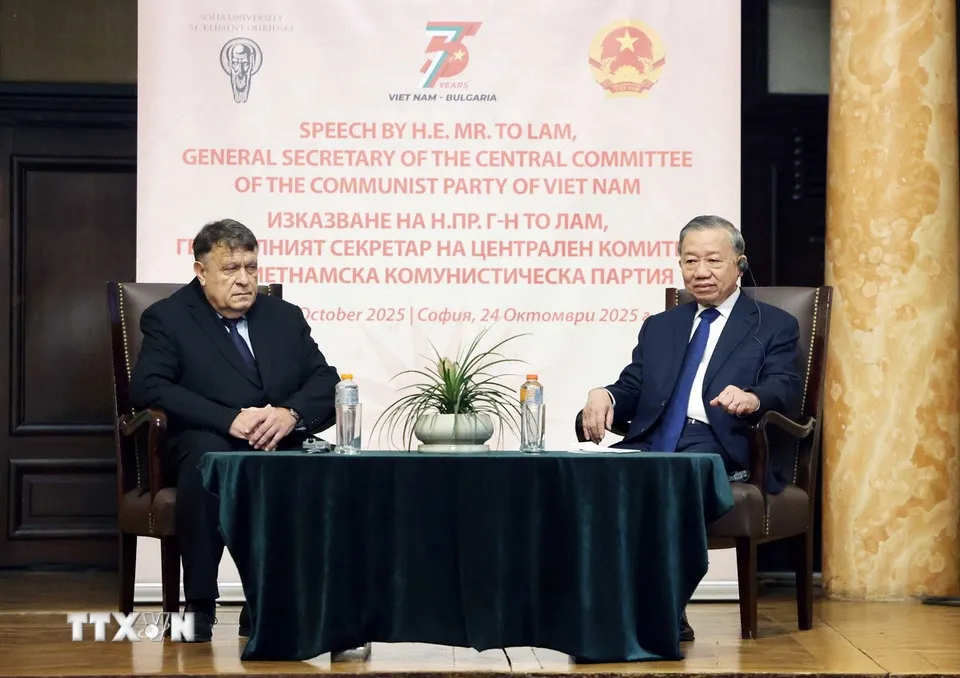Tổng Bí thư Tô Lâm phát biểu chính sách tại Đại học Tổng hợp Sofia của Bulgaria - Ảnh 1.