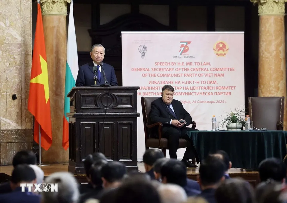 Tổng Bí thư Tô Lâm phát biểu chính sách tại Đại học Tổng hợp Sofia của Bulgaria - Ảnh 2.