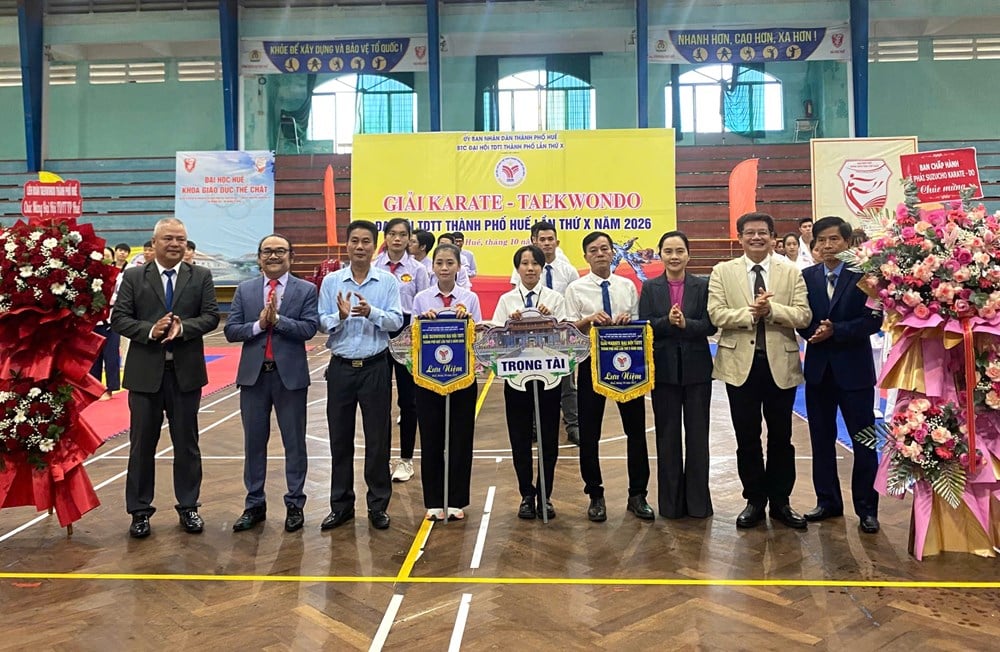 250 utøvere konkurrerer i Hue City Karate and Taekwondo Tournament - bilde 1