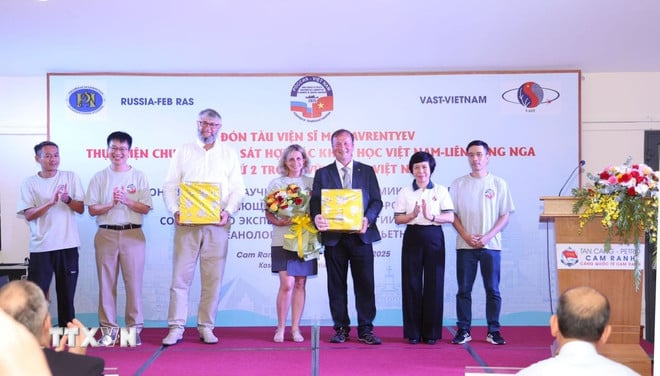 ttxvn-tau-nghien-cuu-khoa-hoc-vien-si-lavrentyev-24-2.jpg