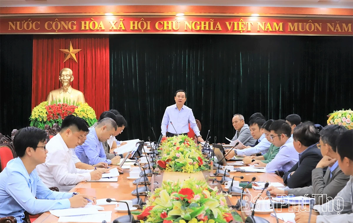 İl Halk Komitesi Başkan Yardımcısı Quach Tat Liem, Hoa Binh - Moc Chau Otoyolu projesinin hızlandırılması konusunu görüşmek üzere bir toplantı gerçekleştirdi.