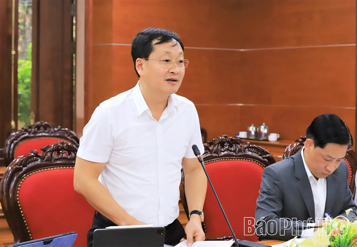 İl Halk Komitesi Başkan Yardımcısı Quach Tat Liem, Hoa Binh - Moc Chau Otoyolu projesinin hızlandırılması konusunu görüşmek üzere bir toplantı gerçekleştirdi.