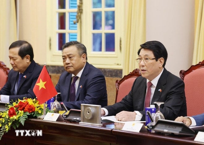 Luong Cuong elnök António Guterres ENSZ-főtitkárral folytatott tárgyalásai során beszél. (Fotó: Lam Khanh/VNA) ttxvn-chu-tich-nuoc-luong-cuong-hoi-dam-voi-tong-thu-ky-lien-hop-quoc-24-6.jpg