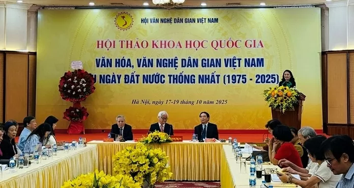Encontrar soluções para preservar a cultura e as artes populares vietnamitas após 50 anos de reunificação nacional Tìm giải pháp bảo tồn văn hoá, văn nghệ dân gian Việt Nam sau 50 năm thống nhất đất nước
