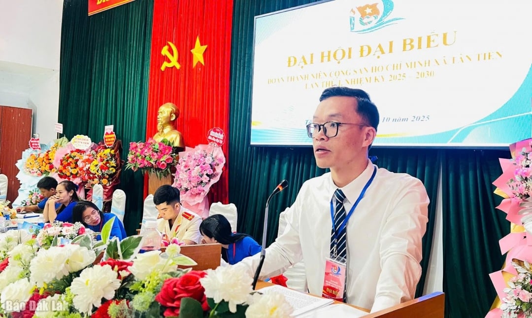 អនុលេខាអចិន្ត្រៃយ៍គណៈកម្មាធិការបក្សឃុំ Huynh Van Quy មានប្រសាសន៍។