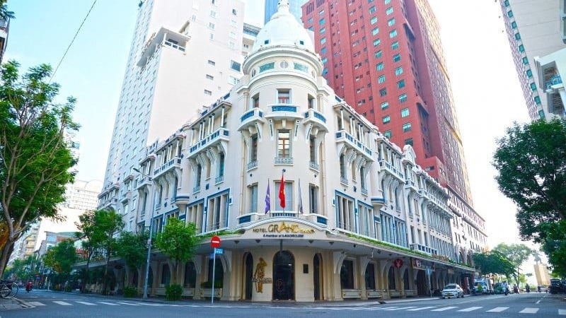 Το Hotel Grand Saigon βρίσκεται στην οδό Dong Khoi, στην περιοχή Saigon, στο κέντρο της πόλης Χο Τσι Μινχ.
