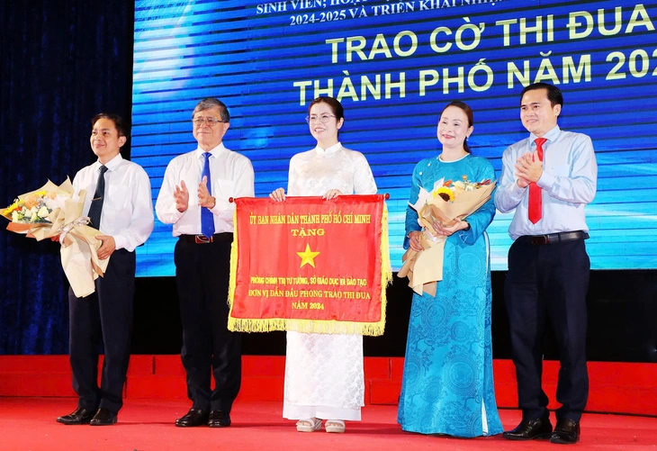 مدينة هوشي منه تطبق العديد من الحلول لمنع العنف المدرسي - الصورة 1 TP.HCM triển khai nhiều giải pháp ngăn chặn bạo lực học đường - Ảnh 1.