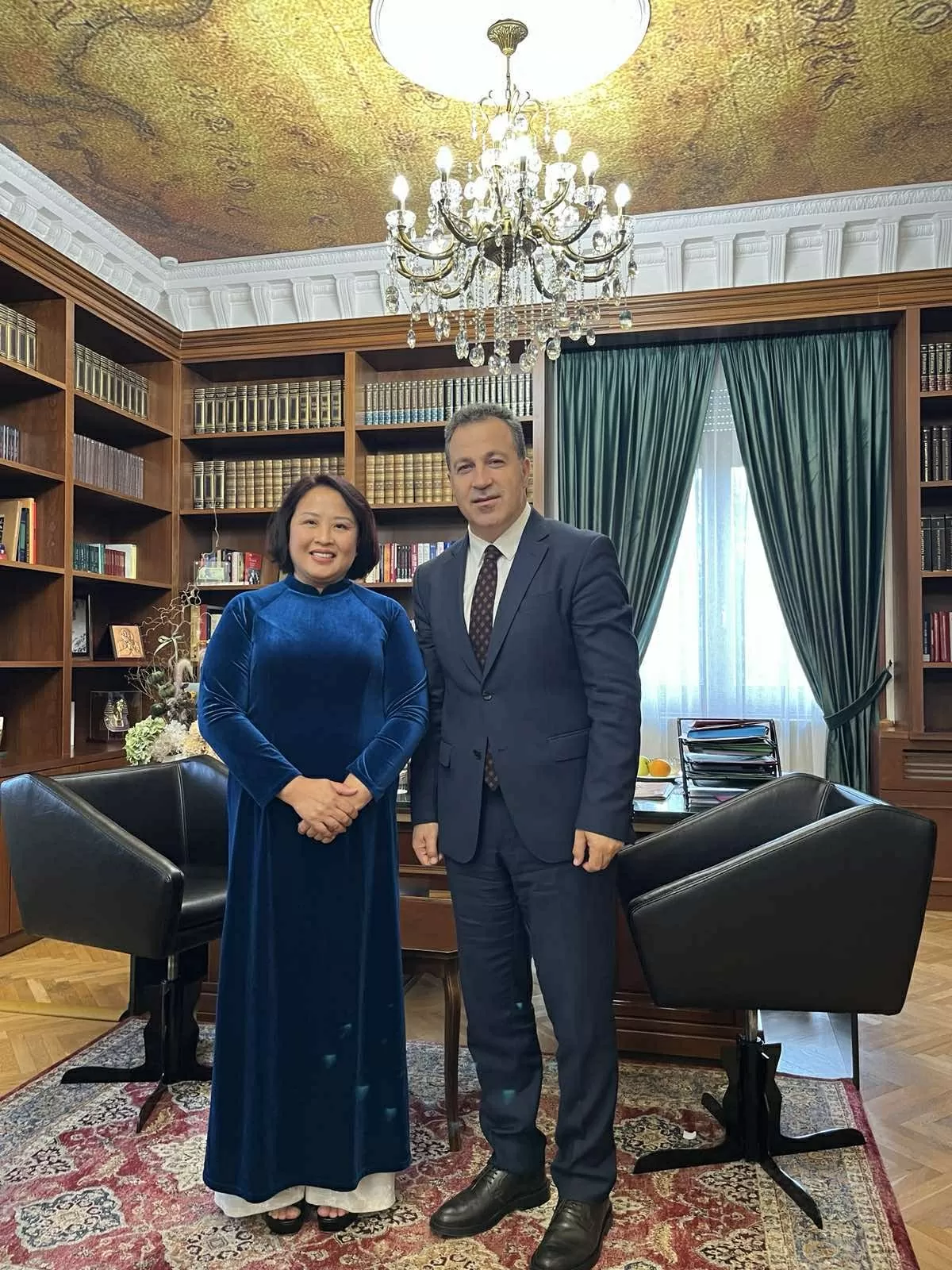 El Embajador de Vietnam presenta cartas credenciales al Presidente de Albania Đại sứ Việt Nam trình Quốc thư lên Tổng thống Albania