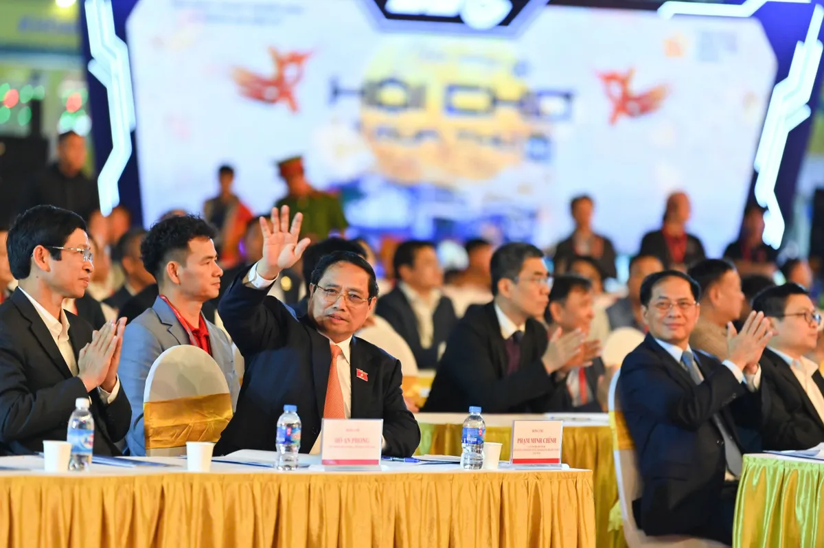 Thủ tướng Phạm Minh Chính: Hội chợ Mùa Thu phải thể hiện bản sắc Việt Nam hội nhập và sáng tạo - Ảnh 5.