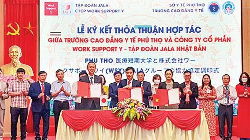 Au fil des années, le Phu Tho Medical College est devenu une adresse prestigieuse dans la formation des ressources humaines médicales pour la province de Phu Tho et les provinces montagneuses du nord.