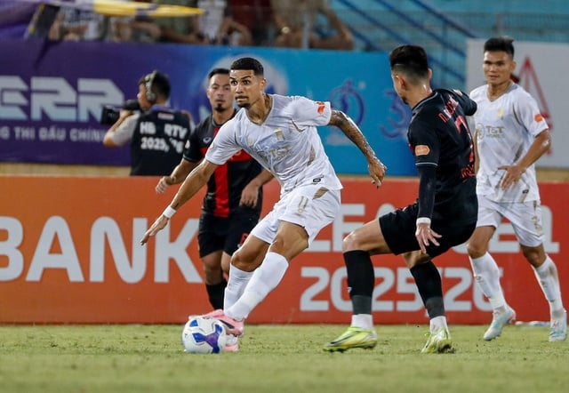 តារាងការប្រកួត V-League ដ៏រំភើបថ្ងៃនេះ៖ ការប្រយុទ្ធដ៏ធំនៅ Go Dau តើគ្រូបង្វឹក Harry Kewell អាចយកឈ្នះ 'ឧត្តមសេនីយ៍' Chinh បានដែរឬទេ? - រូបថត ២. Lịch thi đấu V-League hấp dẫn hôm nay: Đại chiến ở Gò Đậu, HLV Harry Kewell thắng nổi ‘tướng’ Chỉnh?- Ảnh 2.