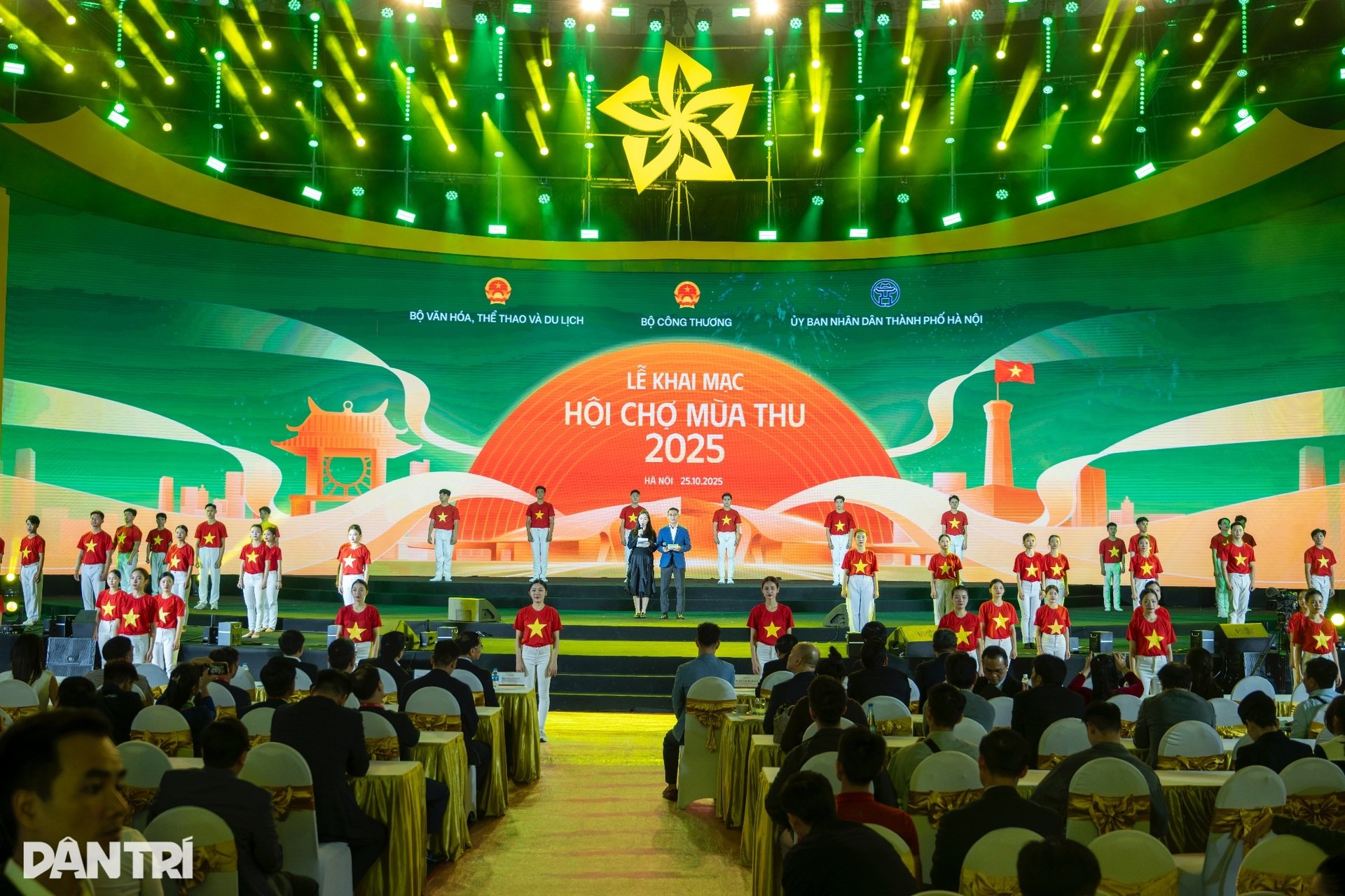 Thủ tướng Phạm Minh Chính kiểm tra công tác chuẩn bị Hội chợ Mùa Thu 2025 - 3