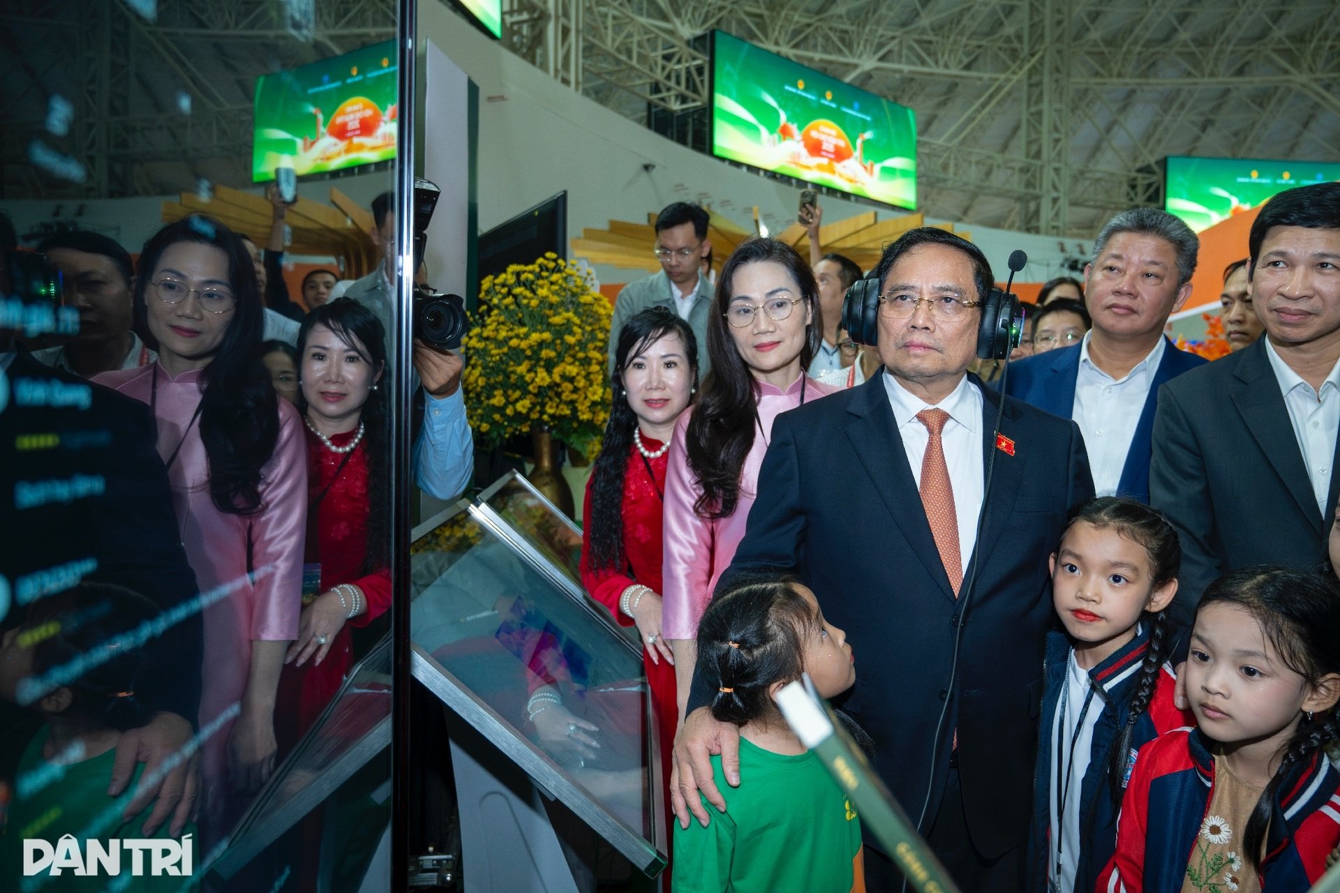 Thủ tướng Phạm Minh Chính kiểm tra công tác chuẩn bị Hội chợ Mùa Thu 2025 - 9