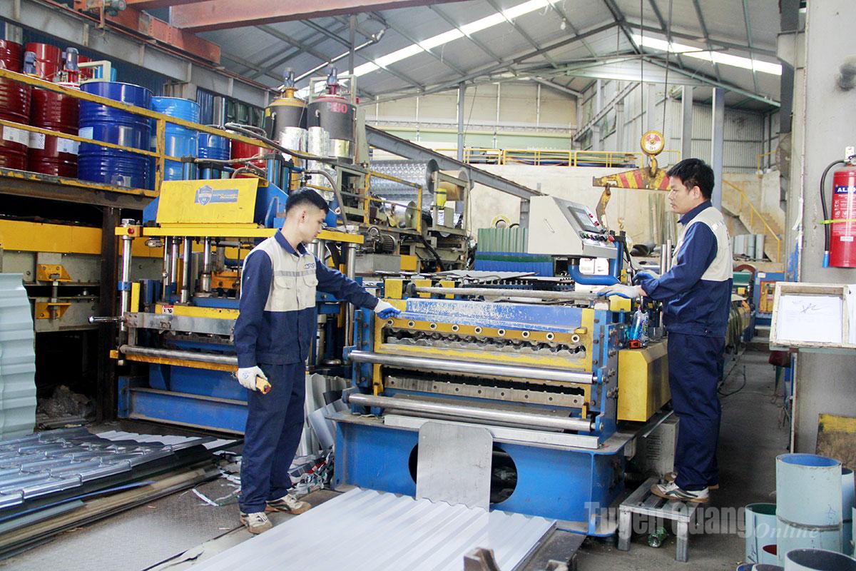 Dong A Production and Trading Company Limited, Ha Giang 1 bydel, gjenoppretter produksjon og virksomhet etter flommen.