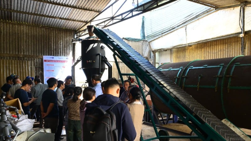 Förgasningsugnsmodellen som använder jordbruksavfall har fått brett stöd av jordbrukare. (Foto: Helvetas Vietnam)