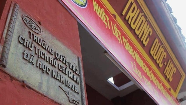 សម្រស់នៃសតវត្ស Quoc Hoc - Hue និងការប្រកួតផ្លូវទៅកាន់ Olympia - រូបថត ១. Vẻ đẹp trăm năm Quốc Học – Huế và cuộc thi Đường lên đỉnh Olympia - Ảnh 1.