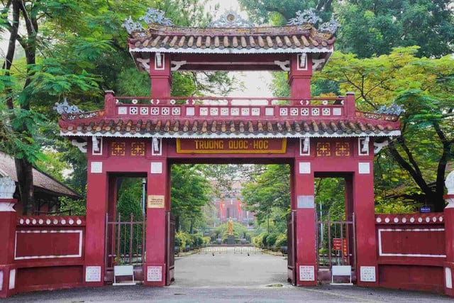 សម្រស់នៃសតវត្ស Quoc Hoc - Hue និងការប្រកួតផ្លូវទៅកាន់ Olympia - រូបថត ៣. Vẻ đẹp trăm năm Quốc Học – Huế và cuộc thi Đường lên đỉnh Olympia - Ảnh 3.