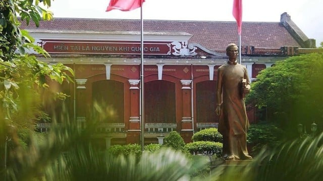 សម្រស់នៃសតវត្ស Quoc Hoc - Hue និងការប្រកួតផ្លូវទៅកាន់ Olympia - រូបថត ៤. Vẻ đẹp trăm năm Quốc Học – Huế và cuộc thi Đường lên đỉnh Olympia - Ảnh 4.