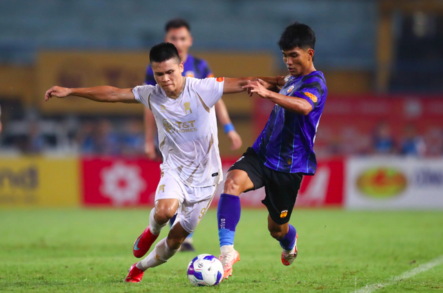 Aktueller HAGL-Spielplan: Vu Tien Thanh trifft auf Trainer Popov, extrem heiß in Pleiku - Foto 5. Lịch thi đấu HAGL mới nhất: Ông Vũ Tiến Thành chạm trán HLV Popov, cực nóng ở Pleiku
- Ảnh 5.