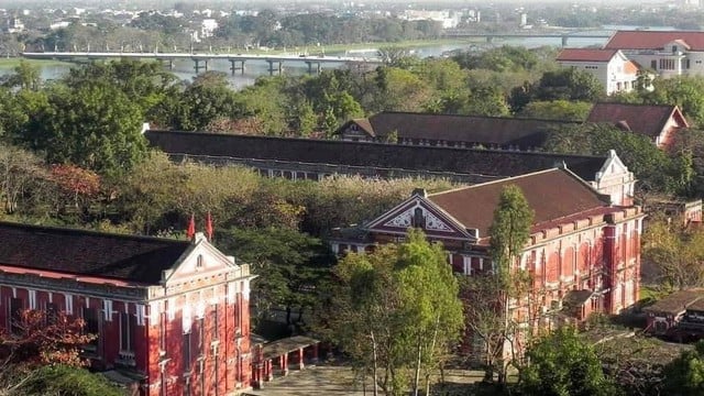 សម្រស់នៃសតវត្ស Quoc Hoc - Hue និងការប្រកួតផ្លូវទៅកាន់ Olympia - រូបថត ៨. Vẻ đẹp trăm năm Quốc Học – Huế và cuộc thi Đường lên đỉnh Olympia - Ảnh 8.