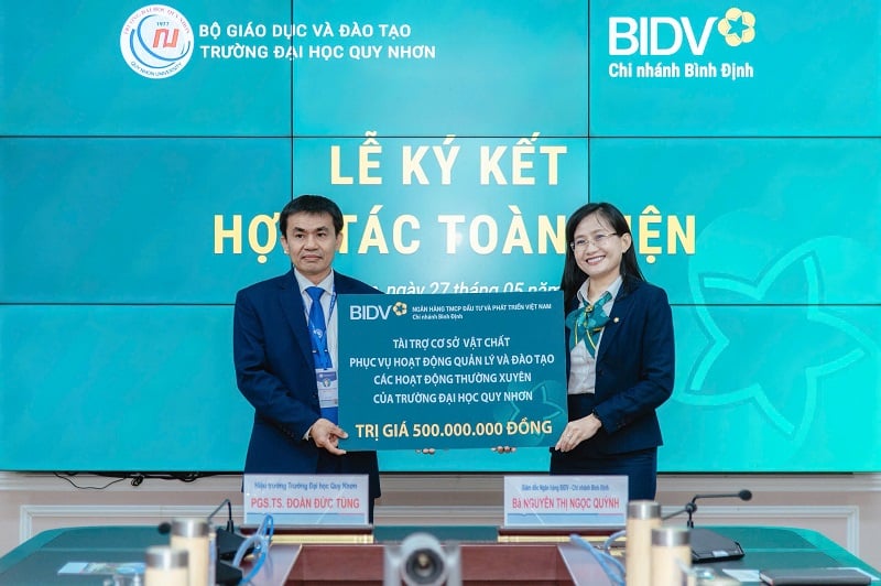 BIDV ลงนามข้อตกลงความร่วมมือที่ครอบคลุมและจัดเตรียมสิ่งอำนวยความสะดวกให้กับมหาวิทยาลัย Quy Nhon BIDV ký kết hợp tác toàn diện và hỗ trợ cơ sở vật chất cho Trường Đại học Quy Nhơn.