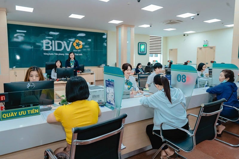 BIDV บิ่ญดิ่ญ มีอยู่และผูกพันกับดินแดนบิ่ญดิ่ญ (ปัจจุบันคือจังหวัดจาลาย) มาเกือบ 50 ปีแล้ว BIDV Bình Định đã có mặt và gắn bó với mảnh đất Bình Định (nay là tỉnh Gia Lai) gần 50 năm