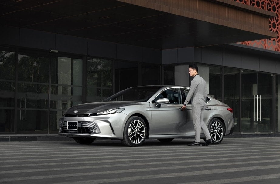 Reducere de 50% pentru clienții care cumpără un Toyota Camry în octombrie 2025, imaginea 2
