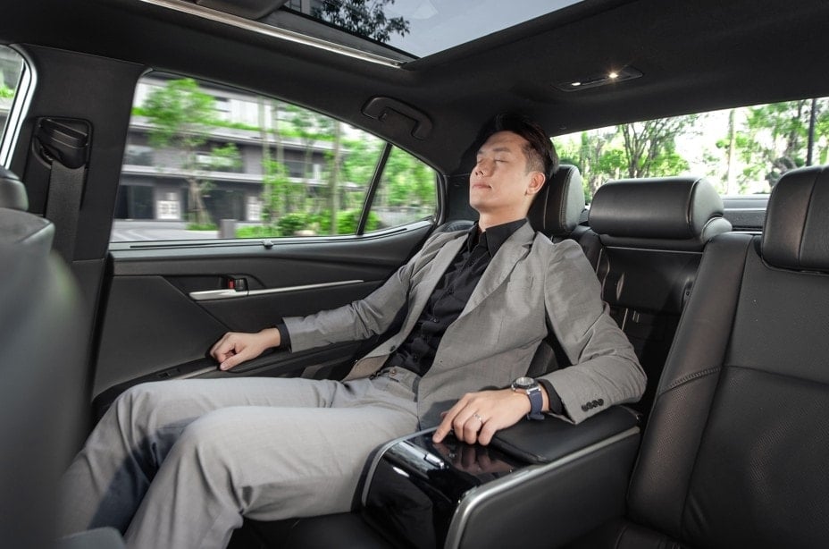 Reducere de 50% pentru clienții care cumpără un Toyota Camry în octombrie 2025, imaginea 3