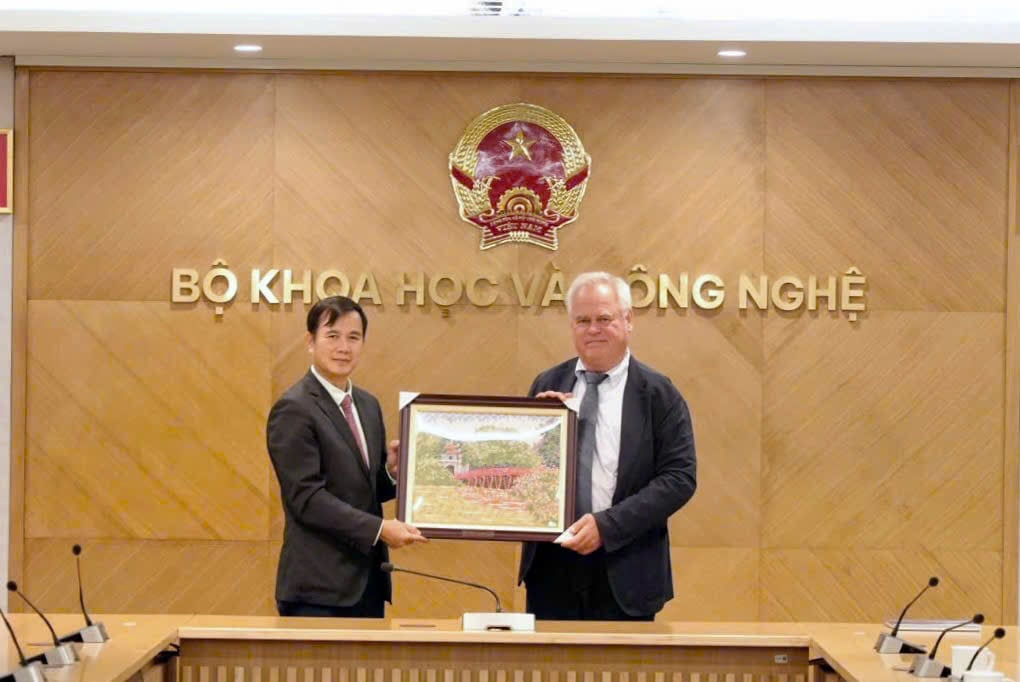 Thứ trưởng Bùi Thế Duy tiếp Chủ tịch tập đoàn Kaspersky, thúc đẩy hợp tác trong an ninh mạng, nghiên cứu và chuyển đổi số - Ảnh 4.