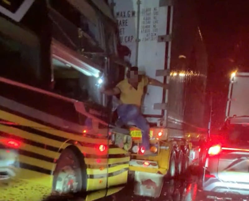 Na autostradzie -0 doszło do dwóch kolejnych kolizji drogowych