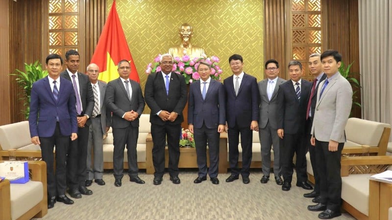 Leaders of the two countries' Ministries of Justice at the reception.