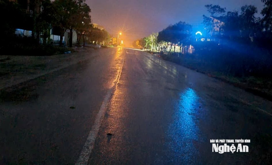 Nhiều tuyến đường nội xóm không được chiếu sáng khiến người dân thấp thỏm, lo lắng khi tham gia giao thông Ảnh NVCC