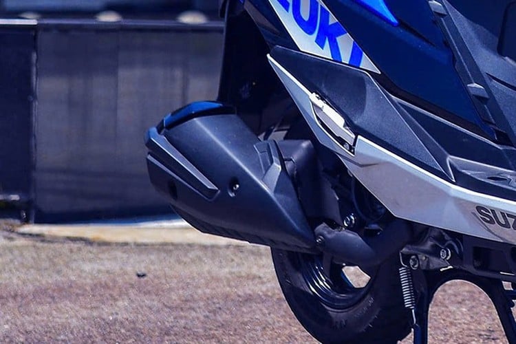 Suzuki Avenis ປີ 2025 ມີຖານລໍ້ 1,265 ມມ, ມີຄວາມຍາວທັງໝົດ x ກວ້າງ x ສູງ 1,895 x 710 x 1,175 ມມ. ດ້ວຍຄວາມສູງຂອງບ່ອນນັ່ງຂອງ 760 ມມແລະການເກັບກູ້ພື້ນດິນ 160 ມມ, ຮູບແບບນີ້ແມ່ນເຫມາະສົມສໍາລັບການເຄື່ອນໄຫວທີ່ມີຄວາມຍືດຫຍຸ່ນໃນຕົວເມືອງ. 7-3587.jpg