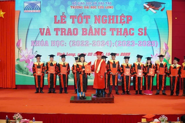 Trường ĐH Cửu Long trao bằng tốt nghiệp cho 224 tân thạc sĩ - Ảnh 8.