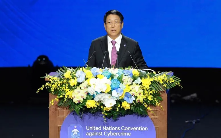 President Luong Cuong talar vid öppningssessionen för undertecknandet av Hanoi-konventionen - Foto: VGP Chủ tịch nước Lương Cường phát biểu tại phiên khai mạc Lễ mở ký Công ước Hà Nội - Ảnh VGP