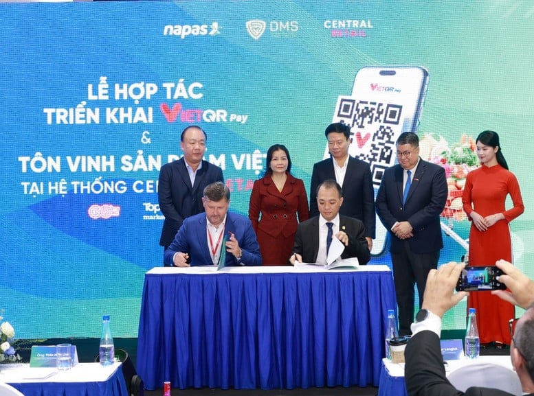 NAPAS menyebarkan kebanggaan terhadap produk Vietnam melalui  NAPAS lan tỏa niềm tự hào hàng Việt qua “Chạm Việt Nam”- Ảnh 1.