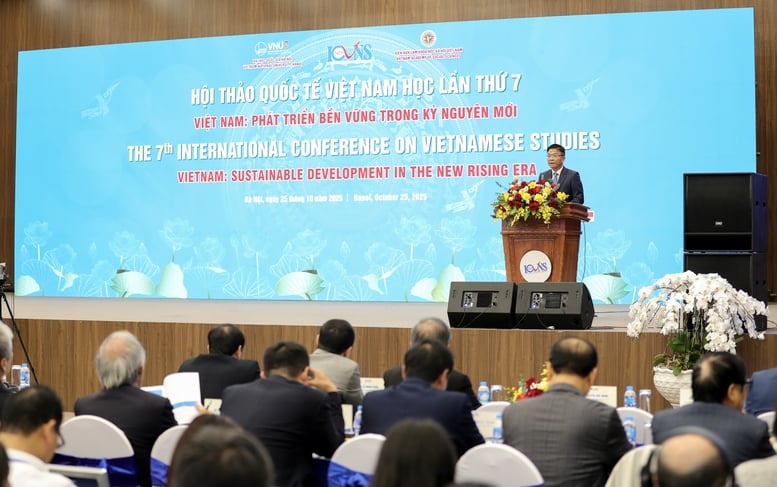Pemerintah Vietnam berharap untuk terus menerima persahabatan, dukungan, dan kontribusi dari komunitas studi Vietnam di seluruh dunia - Foto 2. Chính phủ Việt Nam mong muốn tiếp tục nhận được sự đồng hành, ủng hộ, đóng góp của cộng đồng Việt Nam học trên toàn thế giới- Ảnh 2.