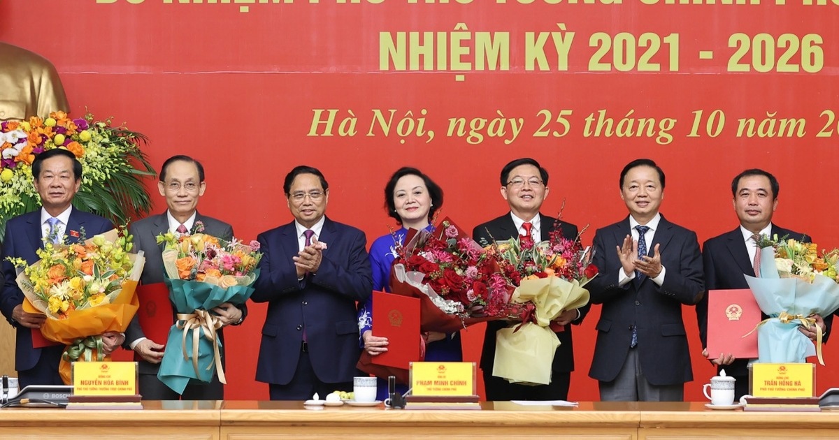 Hai tân Phó Thủ tướng và 3 Bộ trưởng nhận quyết định bổ nhiệm