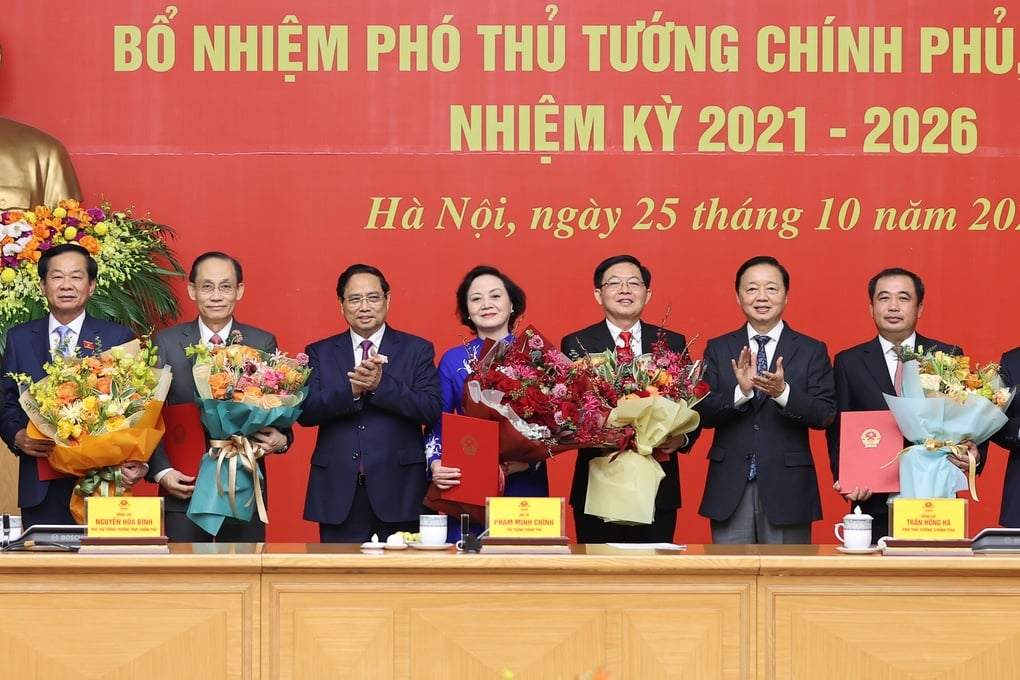 Hai tân Phó Thủ tướng và 3 Bộ trưởng nhận quyết định bổ nhiệm - 1