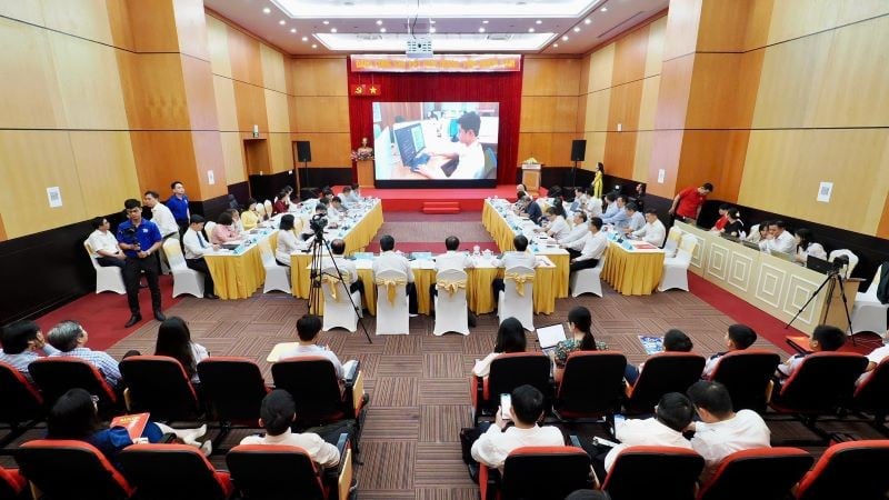 ສາກຂອງກອງປະຊຸມສຳມະນາ “ຊຸກຍູ້ການນຳໃຊ້ປັນຍາປະດິດໃນການສຶກສາ ແລະ ບຳລຸງສ້າງ - ຜົນປະໂຫຍດ ແລະ ສິ່ງທ້າທາຍ”.