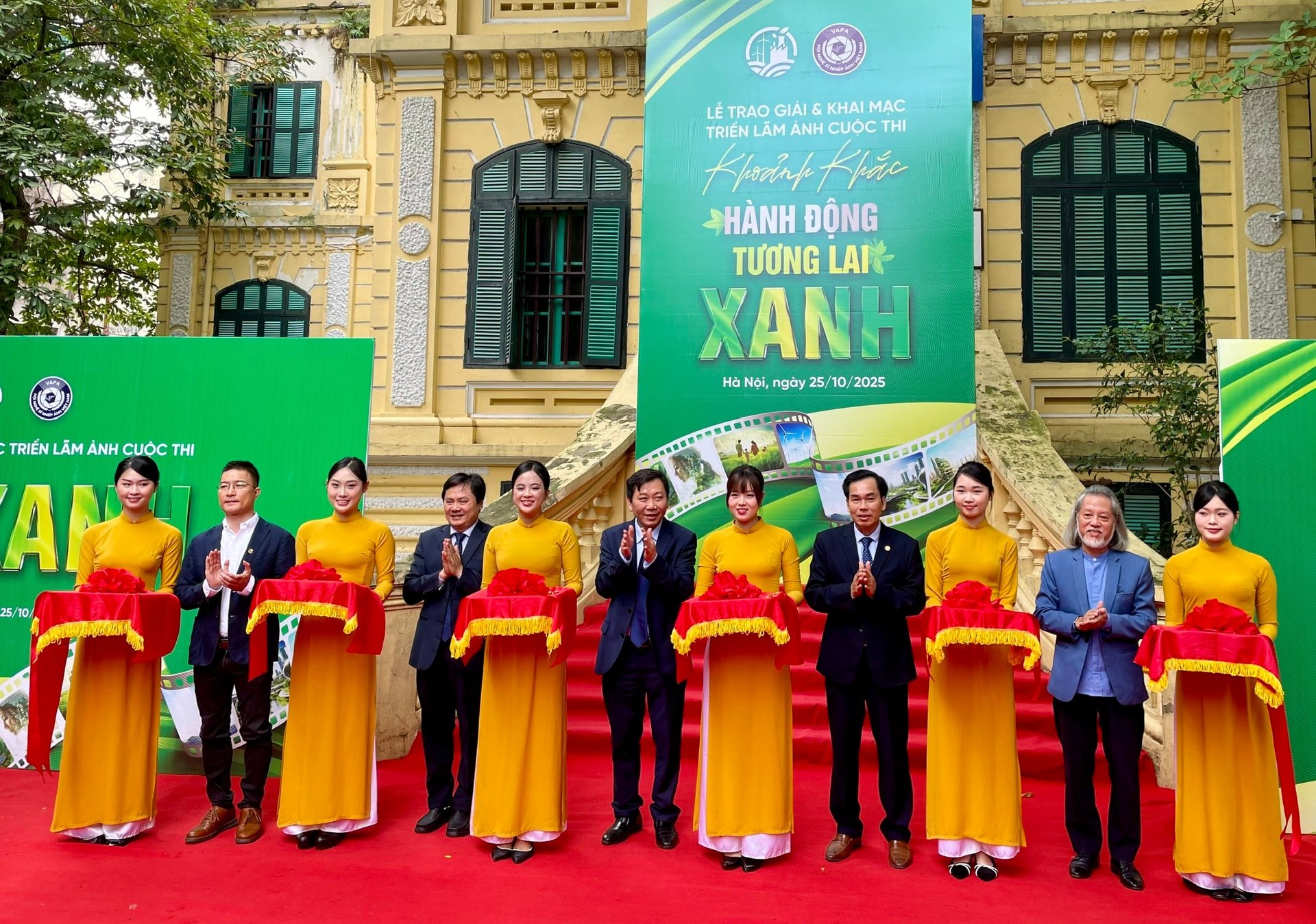 green-circle-opening.jpg