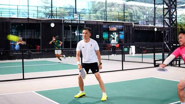 Tennisspilleren Tony Hoang og skuespilleren Chi Bao deltar i den spesielle pickleball-turneringen – bilde 4. Tay vợt Tony Hoàng, diễn viên Chi Bảo góp mặt ở giải pickleball đặc biệt- Ảnh 4.