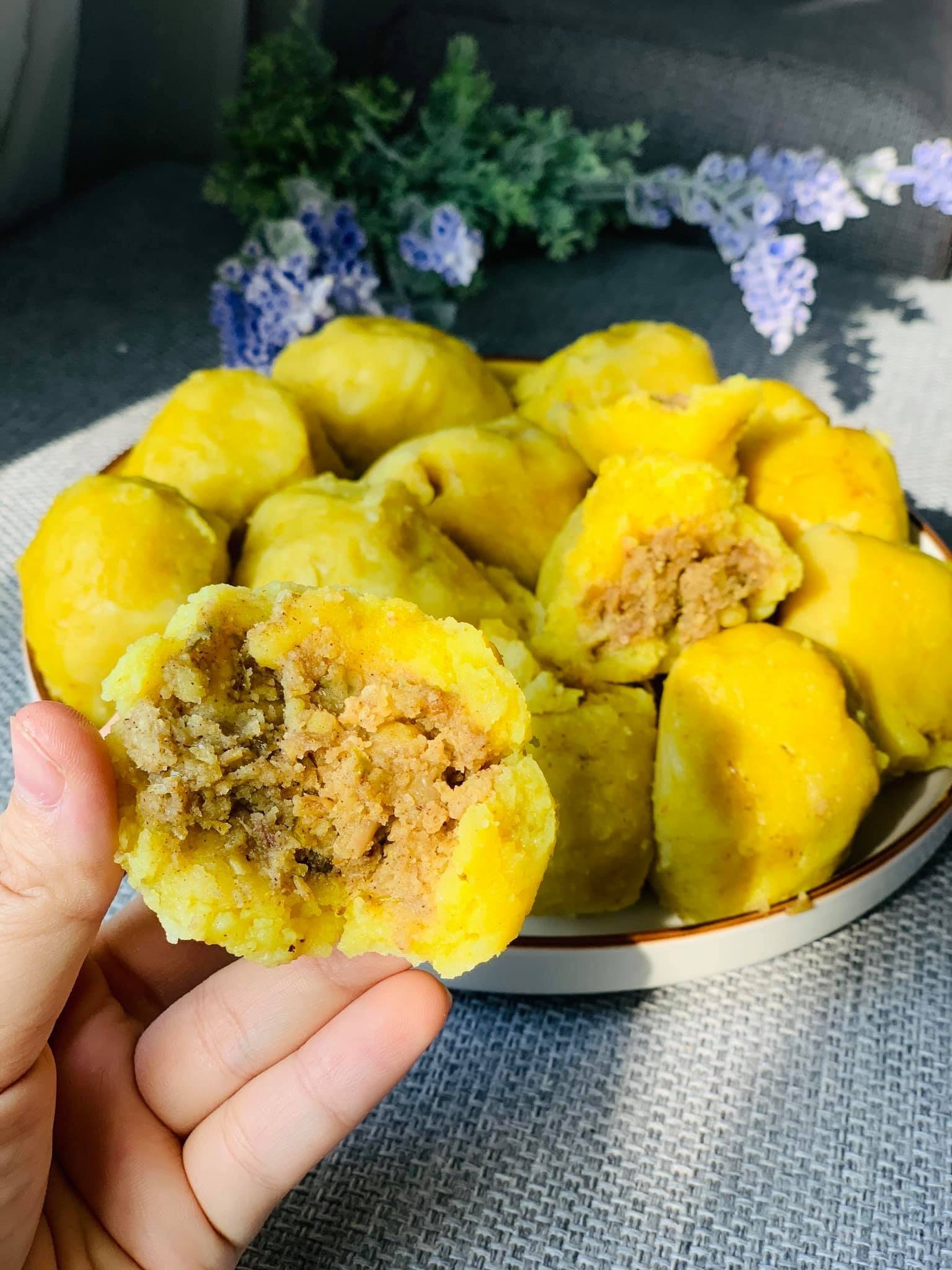 O bolo de açafrão Tien Hai é um presente favorito para pessoas que estão longe de casa.