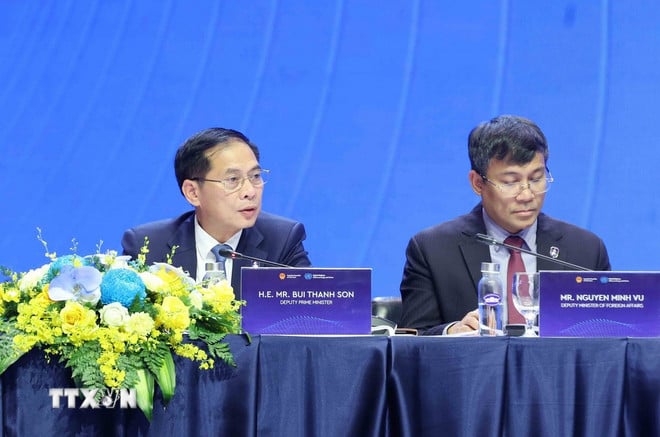 ttxvn-cong-uoc-ha-noi-phien-thao-luan-toan-the-cap-cao-thu-nhat-1.jpg