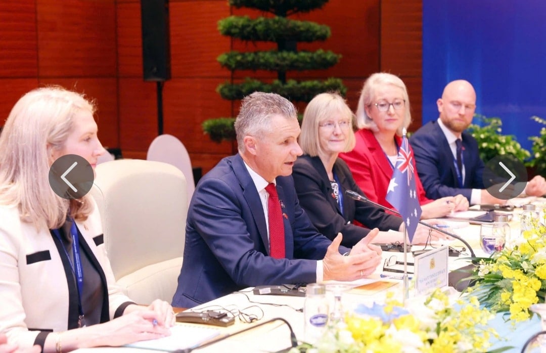 Ngài Matt Thistlethwaite, Đồng Bộ trưởng Ngoại giao và Thương mại Australia phát biểu tại buổi tiếp.