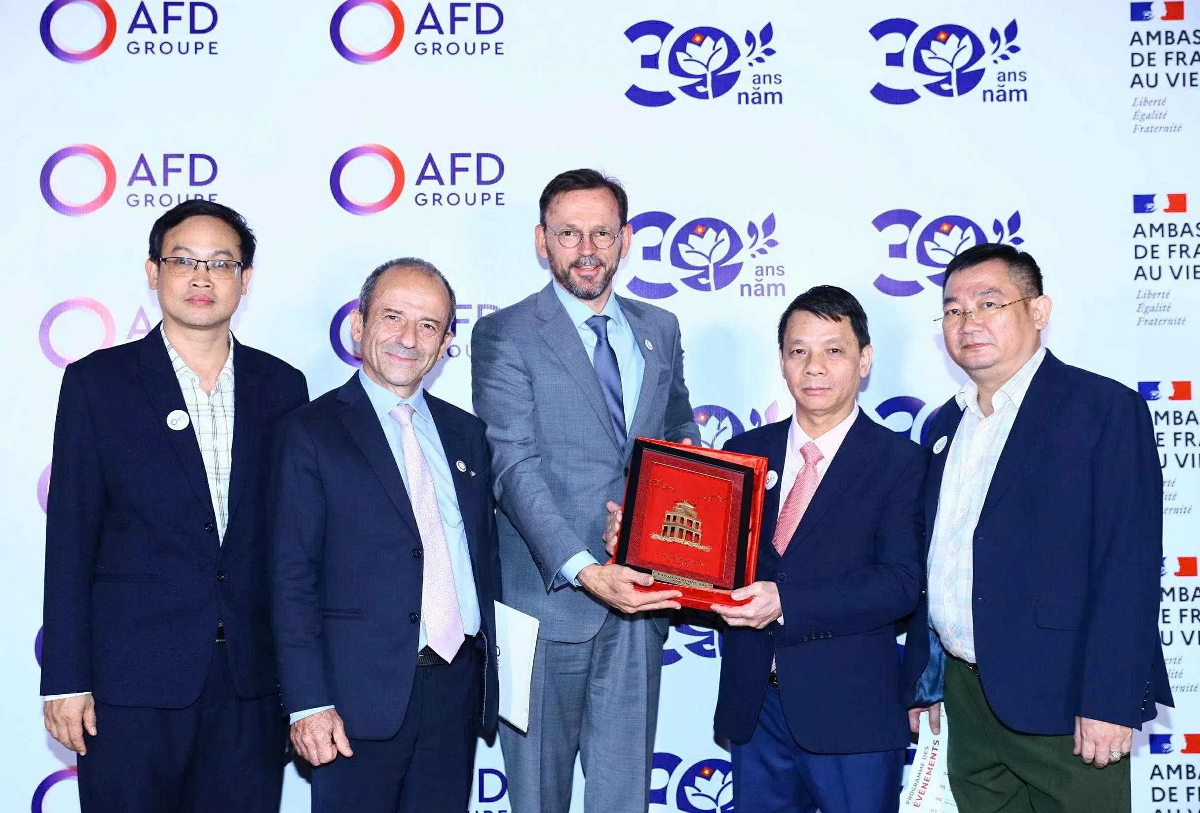 AFD ប្រារព្ធខួប 30 ឆ្នាំនៃការរួមដំណើរជាមួយវៀតណាមសម្រាប់គោលដៅអភិវឌ្ឍន៍ប្រកបដោយចីរភាព AFD kỷ niệm 30 năm đồng hành cùng Việt Nam vì mục tiêu phát triển bền vững