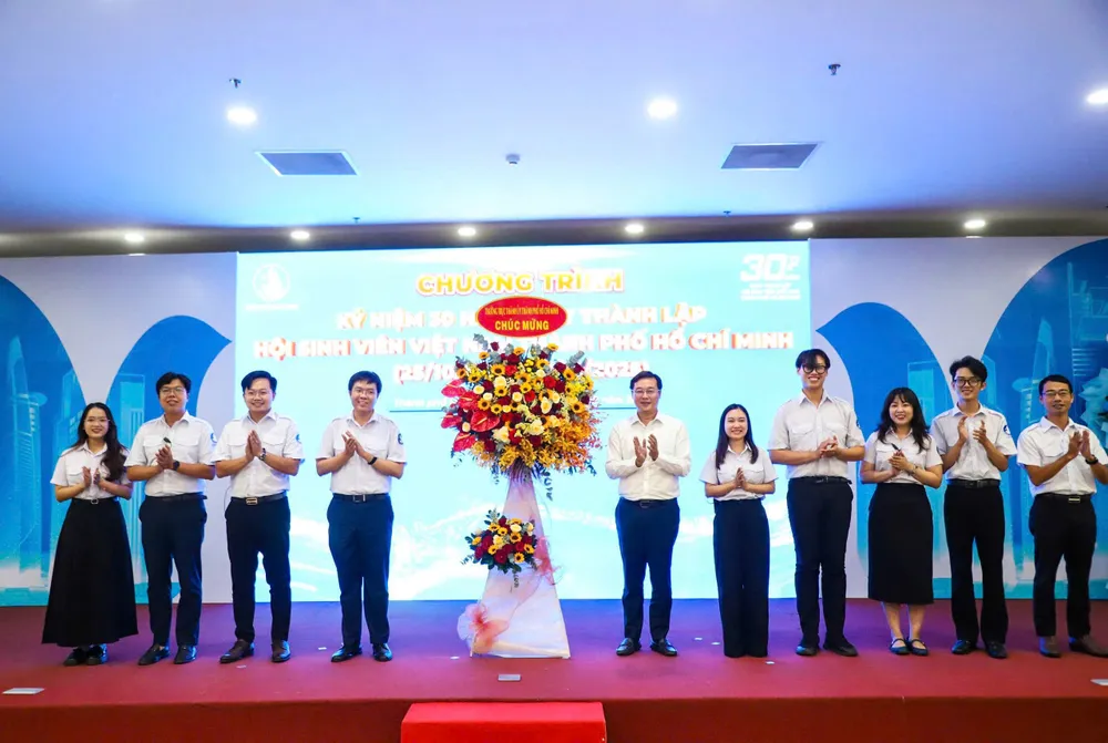 បណ្ដុះបណ្ដាលនិស្សិតទីក្រុងហូជីមិញមួយជំនាន់ “ភ្លឺស្វាងក្នុងចំណេះដឹង រឹងមាំក្នុងជំនាញ ត្រួសត្រាយក្នុងសមាហរណកម្ម”